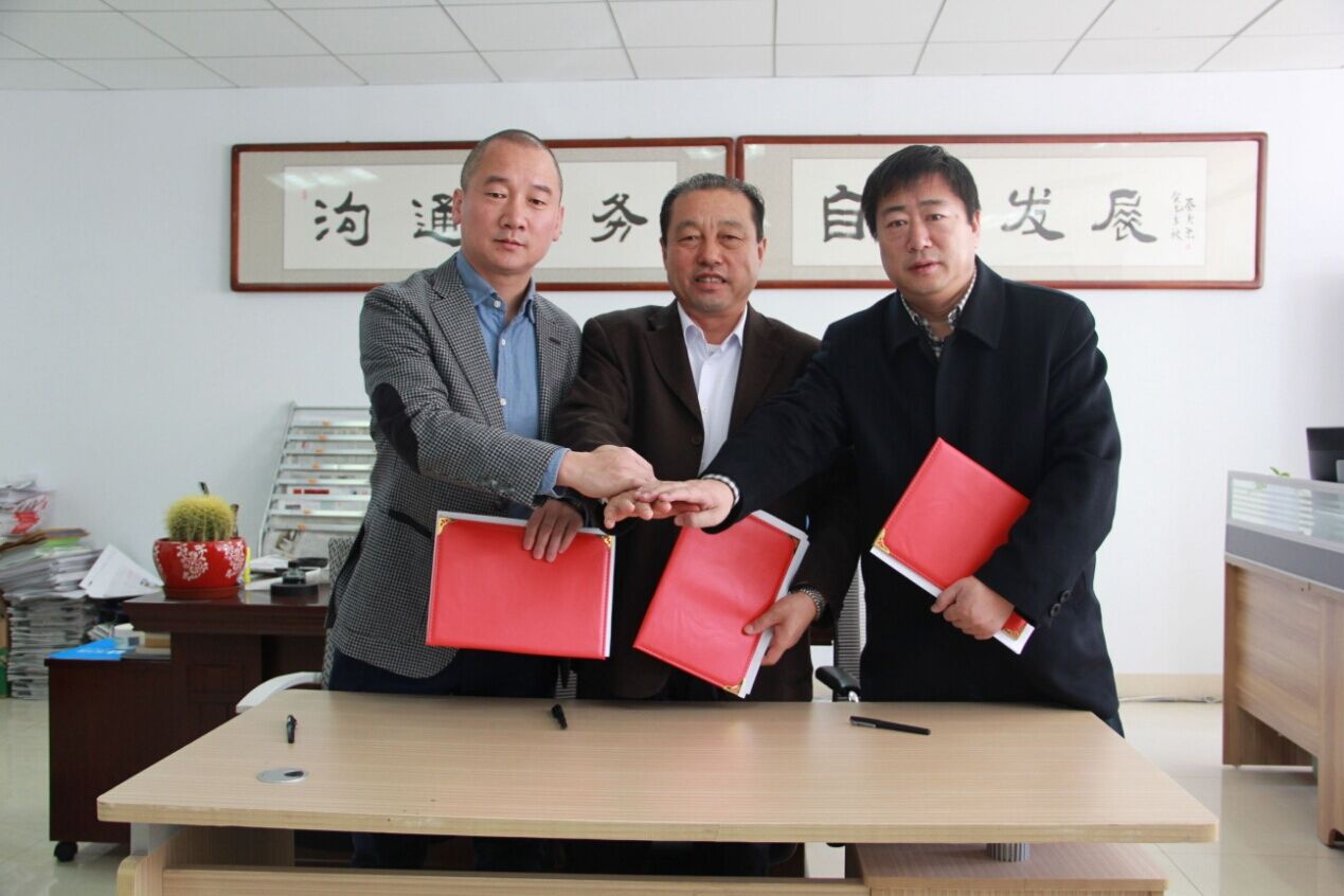 內(nèi)蒙古農(nóng)牧業(yè)產(chǎn)業(yè)化龍頭企業(yè)協(xié)會、北京萬生元新農(nóng)業(yè)科技有限公司與內(nèi)蒙古拉卡拉支付有限公司簽署三方戰(zhàn)略框架合作協(xié)議——進一步實施內(nèi)蒙古綠色農(nóng)畜產(chǎn)品走出去戰(zhàn)略